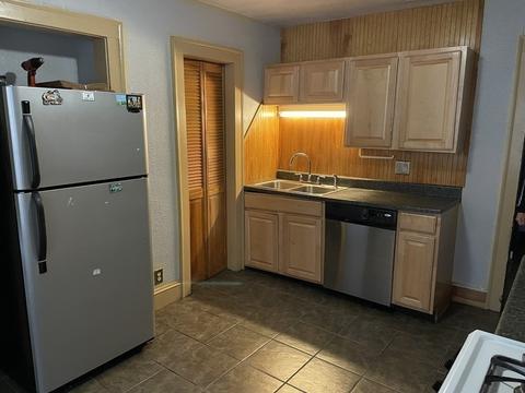 148 Monrovia, Springfield, MA 01104 photo 5