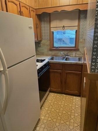 99 Acushnet Ave, Springfield, MA 01105 photo 2