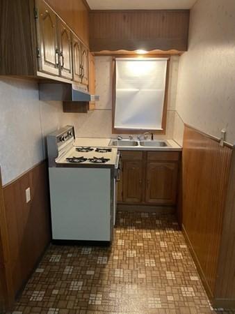 99 Acushnet Ave, Springfield, MA 01105 photo 38