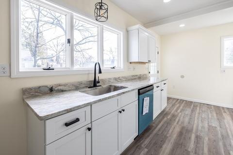 17 Dalton Pl, Springfield, MA 01109 photo 5