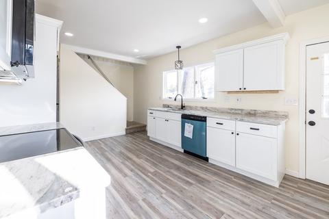 17 Dalton Pl, Springfield, MA 01109 photo 4