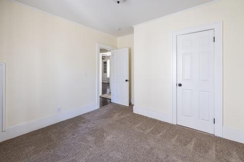 17 Dalton Pl, Springfield, MA 01109 photo 6