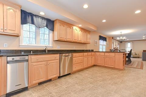 8 Leonard Rd, Mendon, MA 01756 photo 4