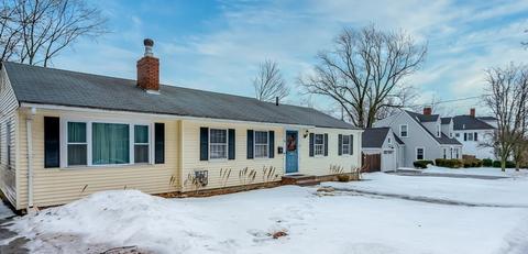 70 Pine St, Danvers, MA 01923 photo 2