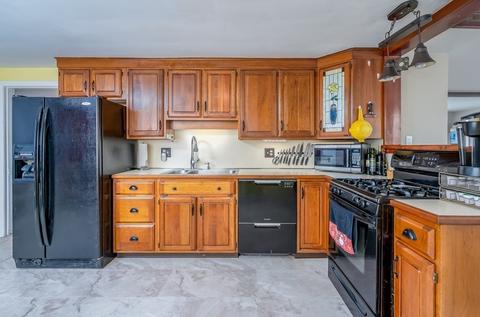 70 Pine St, Danvers, MA 01923 photo 4