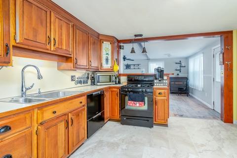 70 Pine St, Danvers, MA 01923 photo 5