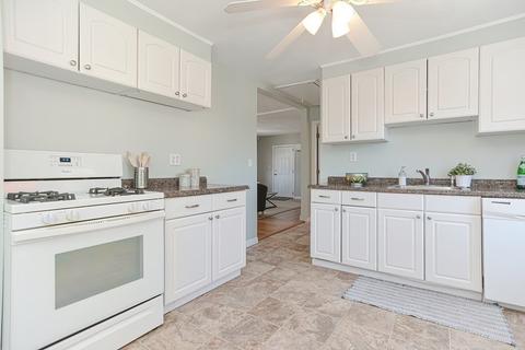 9 Maple Ln, Hull, MA 02045 photo 3