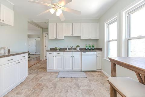 9 Maple Ln, Hull, MA 02045 photo 2