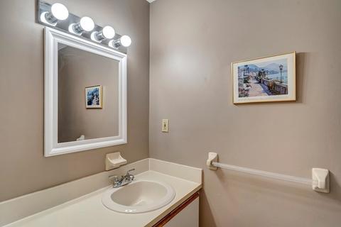 306 Tappan St #E, Brookline, MA 02445 photo 24