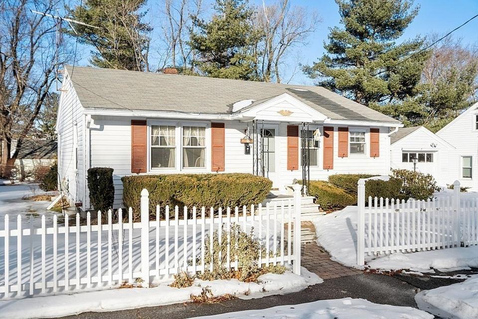 16 Rogers Ave, Fitchburg, MA 01420 26 Photos MLS 72941890 Movoto