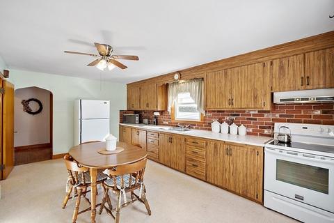 87 Monadnock St, Gardner, MA 01440 photo 5