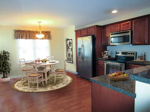 64 Frontenac St, Chicopee, MA 01020 photo 2