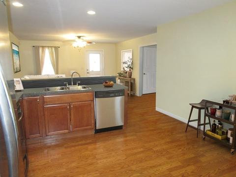64 Frontenac St, Chicopee, MA 01020 photo 4