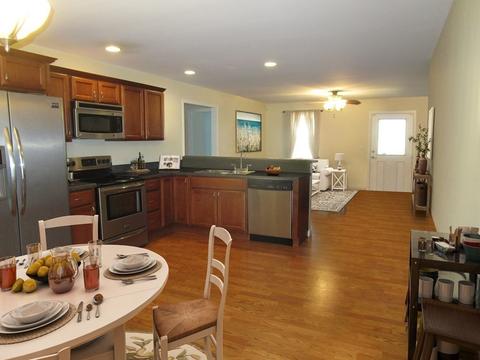 64 Frontenac St, Chicopee, MA 01020 photo 3