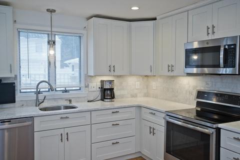 11 Vale Cir, Springfield, MA 01118 photo 9