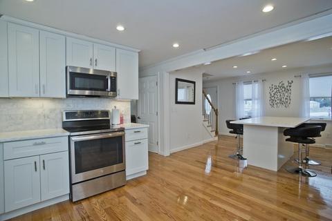 11 Vale Cir, Springfield, MA 01118 photo 4