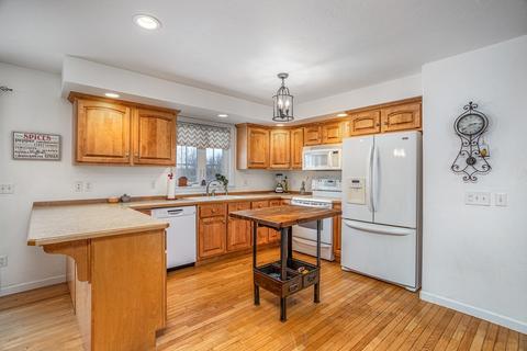 67 John St, Gardner, MA 01440 photo 6