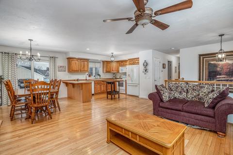 67 John St, Gardner, MA 01440 photo 5