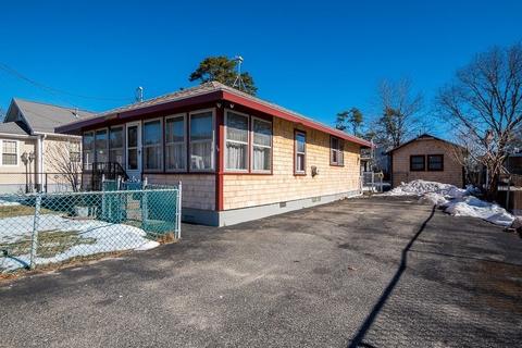36 Pleasant St, Wareham, MA 02571 photo 2