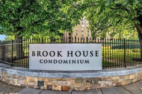 77 Pond Ave #706, Brookline, MA 02445 photo 2
