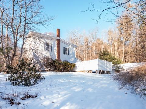 8 Proctor St, Ashburnham, MA 01430 photo 3