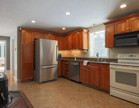 11 W River St, Upton, MA 01568 photo 7