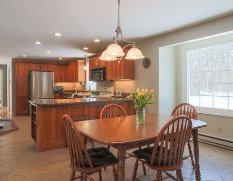 11 W River St, Upton, MA 01568 photo 5