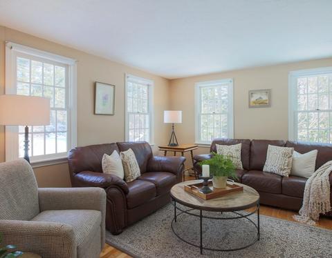 11 W River St, Upton, MA 01568 photo 4