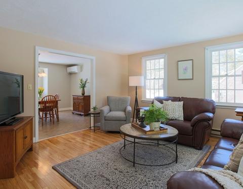 11 W River St, Upton, MA 01568 photo 3