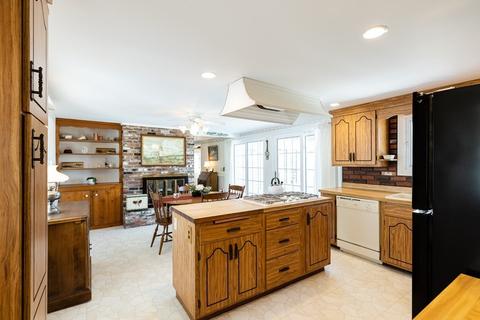 581 Riverview Dr, Chatham, MA 02633 photo 2