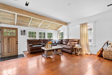76 Canterbury St, Hingham, MA 02043 photo 2