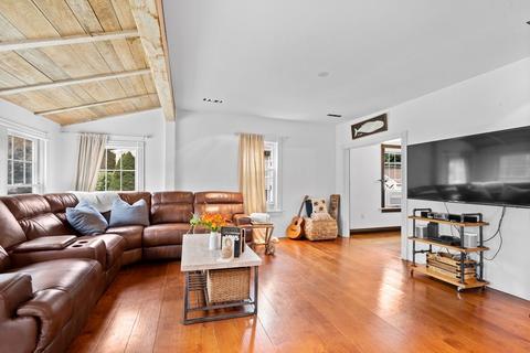 76 Canterbury St, Hingham, MA 02043 photo 4