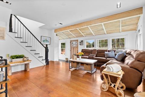 76 Canterbury St, Hingham, MA 02043 photo 1