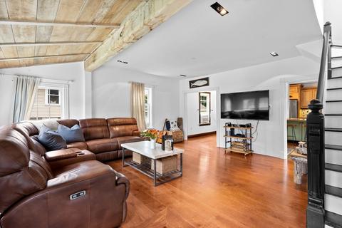 76 Canterbury St, Hingham, MA 02043 photo 3