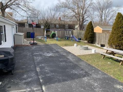 39 Grace St, Fall River, MA 02721 photo 4
