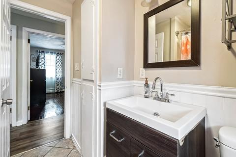 188 Cherokee Dr, Springfield, MA 01109 photo 8