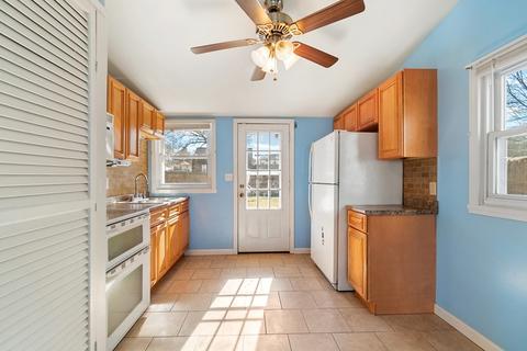 35 Blanding St, Springfield, MA 01151 photo 4