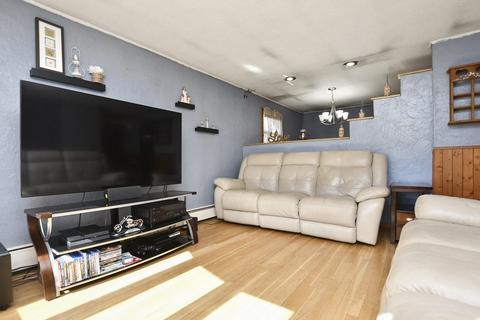 8 Juniper Rd, Salem, NH 03079 photo 5