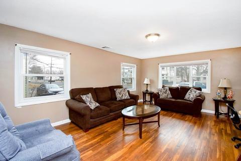 1105 Carew St, Springfield, MA 01104 photo 5