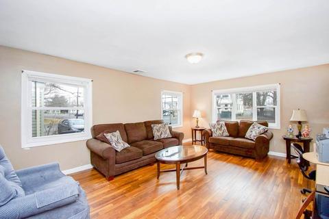 1105 Carew St, Springfield, MA 01104 photo 6
