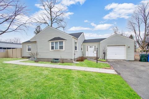1105 Carew St, Springfield, MA 01104 photo 3