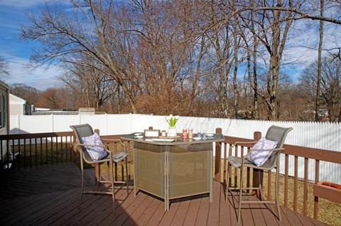 74 Pondview Dr, Chicopee, MA 01020 photo 4