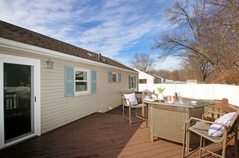74 Pondview Dr, Chicopee, MA 01020 photo 5