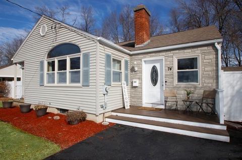 74 Pondview Dr, Chicopee, MA 01020 photo 3