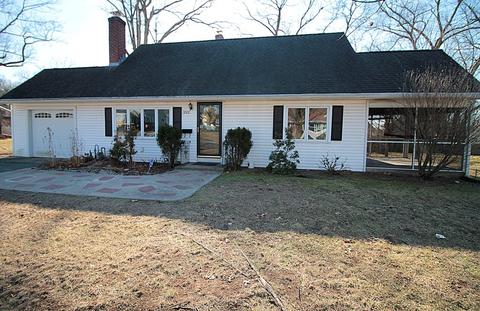 222 E Allen Ridge Rd, Springfield, MA 01118 photo 2