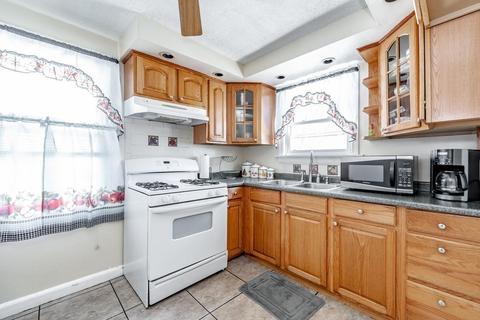 157 Chapin Ter, Springfield, MA 01104 photo 8