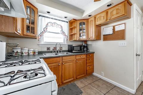 157 Chapin Ter, Springfield, MA 01104 photo 10