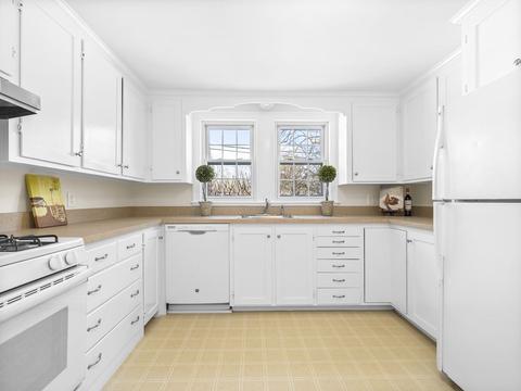 41 Brook St, Wellesley, MA 02482 photo 9