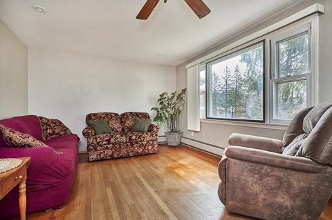 17 Plain St, Easthampton, MA 01027 photo 4