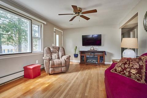 17 Plain St, Easthampton, MA 01027 photo 3